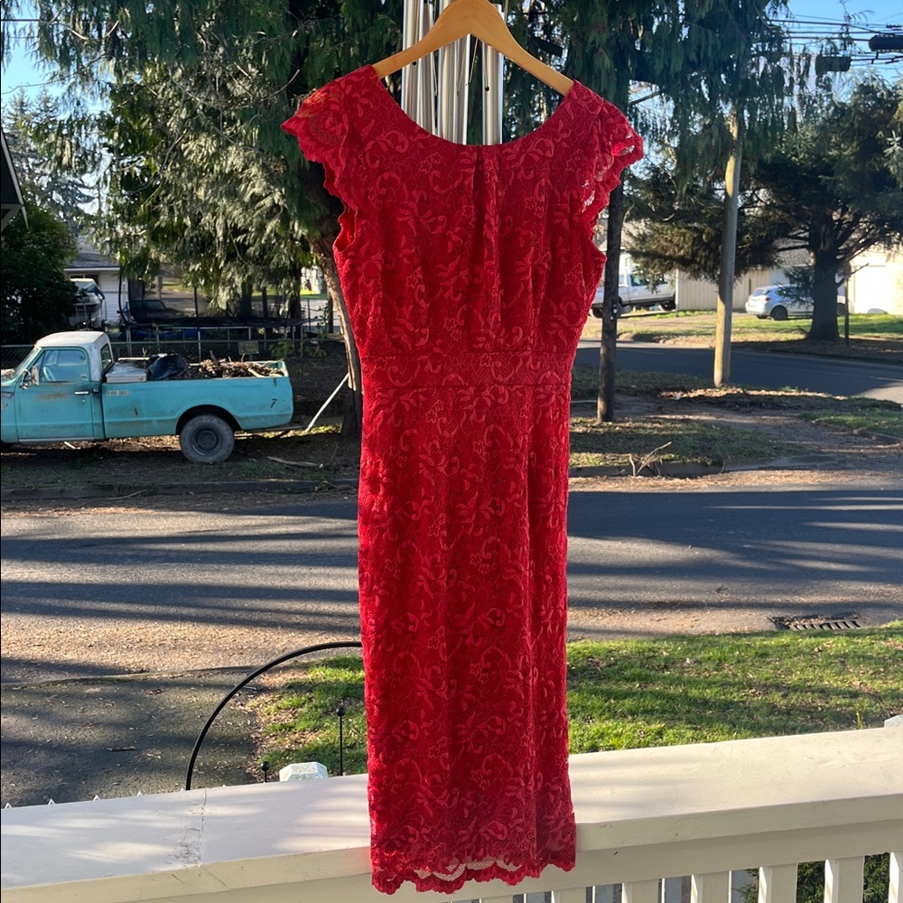 ❤️❤️Made in USA ABS Allen Schwartz red lace dress szM romantic, sexy, timeless